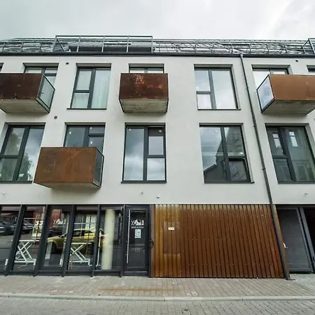 Boutique With Free Parking & Ac