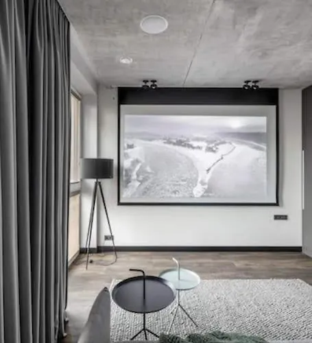 Boutique With Free Parking & Ac