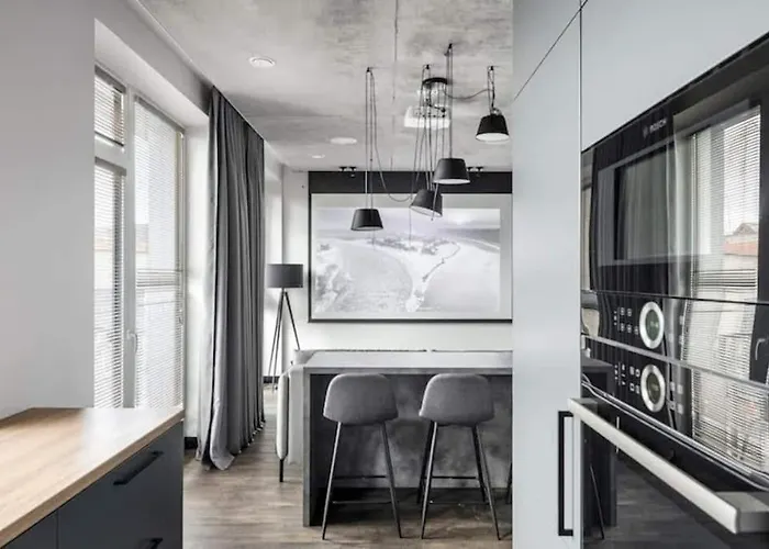 Boutique With Free Parking & Ac *